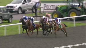 Video preview image for Kempton Park 13:55 - Unibet Extra Place Offers Every Day Handicap (3)