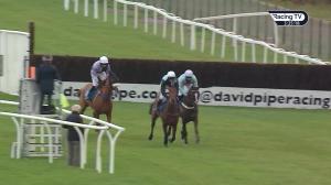 Video preview image for Exeter 15:25 - Best Mate Beginners' Chase (3)