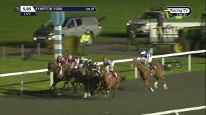Video preview image for Kempton Park 17:05 - Try Our New Super Boosts At Unibet Handicap (2)