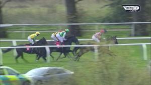 Video preview image for Kempton Park 15:20 - Weatherbys Tba Mares' Handicap Chase (Qualifier) (3)