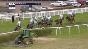 Video preview image for Musselburgh 13:25 - Bet365 Novices' Handicap Chase (4)