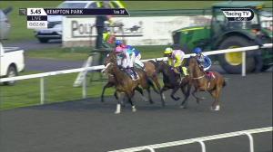 Video preview image for Kempton Park 17:45 - Unibet 3 Uniboosts A Day Handicap (Qualifier) (4)