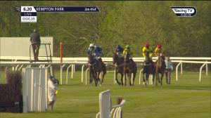 Video preview image for Kempton Park 18:20 - Get Great Odds At Vbet Handicap Chase (4)