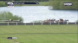 Video preview image for Kempton Park 17:25 - Unibet Casino Deposit £10 Get £40 Bonus Apprentice Handicap (5)