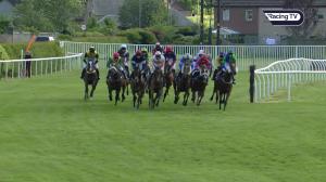 Video preview image for Kelso 15:42 - Racing TV Supports Racing Handicap Hurdle (4)