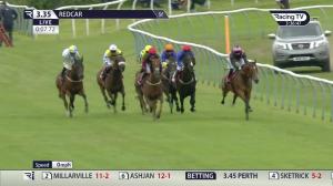 Video preview image for Redcar 15:35 - Market Cross Jewellers Handicap (4)