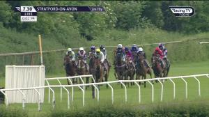 Video preview image for Stratford-on-Avon 19:30 - Bet At racingtv.com Maiden Hurdle (4)