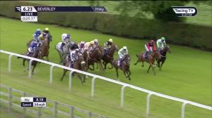 Video preview image for Beverley 18:23 - Friday Night Vibes Handicap (6)