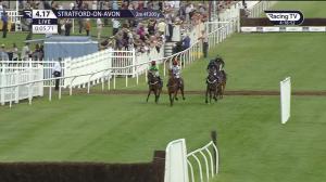 Video preview image for Stratford-on-Avon 16:17 - Avon Novices' Chase (3)