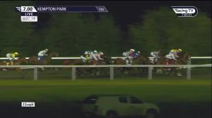 Video preview image for Kempton Park 19:00 - Unibet Extra Place Offers Every Day Handicap (4)