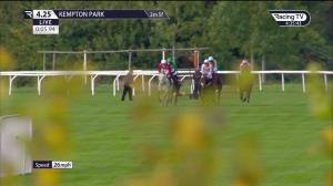 Video preview image for Kempton Park 16:25 - #racingstaffweek Novices' Hurdle (4)