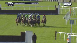 Video preview image for Sandown Park 12:30 - Hampton Court Conditional Jockeys' Handicap Hurdle (3)