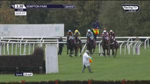 Video preview image for Kempton Park 15:30 - Weatherbys nhstallions.co.uk Mares' Handicap Chase (Qualifier) (3)