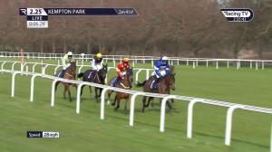 Video preview image for Kempton Park 14:25 - Coral Pendil Novices' Chase (Grade 2) (1)