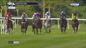 Video preview image for Kempton Park 15:20 - Racing TV Handicap Hurdle (4)