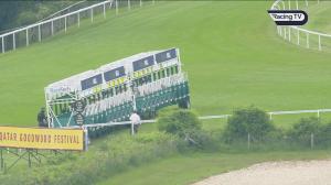 Video preview image for Goodwood 17:21 - William Hill Apprentice Handicap (5)