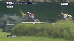 Video preview image for Stratford-on-Avon 15:46 - Allsopp's Stratford Races Day Out Handicap Hurdle (3)