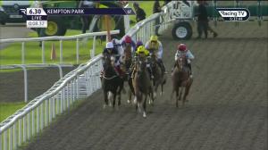 Video preview image for Kempton Park 18:30 - Unibet Extra Place Offers Every Day Handicap (Qualifier) (5)