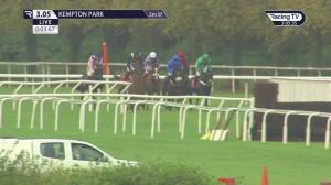 Video preview image for Kempton Park 15:05 - Pertemps Network Handicap Hurdle (Qualifier) (2)