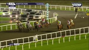 Video preview image for Kempton Park 19:15 - Unibet Extra Place Offers Every Day Handicap (3)