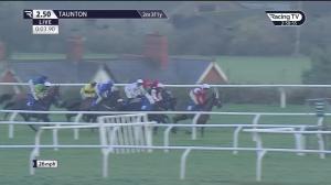 Video preview image for Taunton 14:50 - Bet At racingtv.com Handicap Hurdle (3)