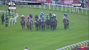 Video preview image for Kempton Park 15:40 - Ladbrokes Fanzone "Your Team Your Game" Handicap Hurdle (3)
