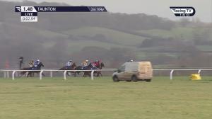 Video preview image for Taunton 13:40 - William Hill Cheltenham Epic Odds Junior 'National Hunt' Hurdle (4)