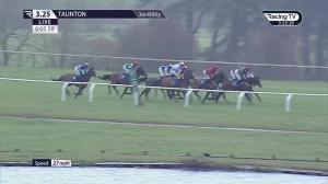 Video preview image for Taunton 15:25 - Williamhill Stayers Hurdle Top Price Guarantee Handicap Chase (3)