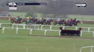 Video preview image for Taunton 17:05 - William Hill Daily Cheltenham Offers Handicap Hurdle (5)