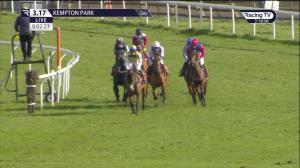 Video preview image for Kempton Park 15:17 - Virgin Bet Mares' Novices' Hurdle (Qualifier) (4)