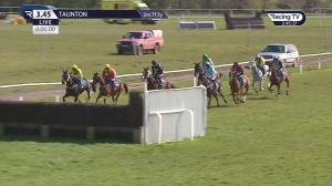 Video preview image for Taunton 15:45 - Annie Barrett Birthday Handicap Chase (5)