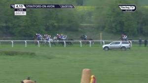 Video preview image for Stratford-on-Avon 16:15 - Racecourse Streams On Racing TV Extra Handicap Chase (5)