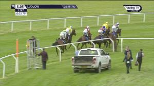 Video preview image for Ludlow 17:05 - See You In October Novices' Handicap Hurdle (5)