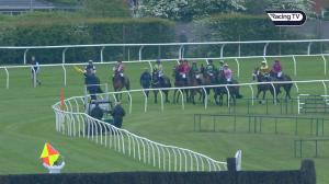 Video preview image for Aintree 19:40 - 100% RacingTV Profits Back To Racing Handicap Chase (2)