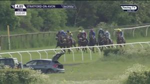 Video preview image for Stratford-on-Avon 16:05 - William Hill Pick Your Places Mares' Handicap Hurdle (5)