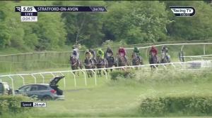 Video preview image for Stratford-on-Avon 17:05 - William Hill Presents Up Front Open Maiden National Hunt Flat (5)