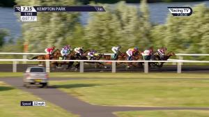 Video preview image for KEMPTON PARK 19:35 - Unibet Support Safe Gambling Handicap (Qualifier) (4)