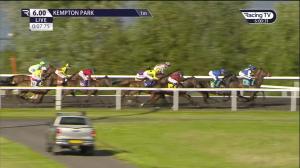 Video preview image for KEMPTON PARK 18:00 - Unibet Horserace Betting-Operator Of The Year Novice Stakes (4)