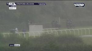 Video preview image for Stratford-on-Avon 19:00 - City Sign & Graphics Handicap Chase (5)