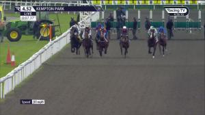 Video preview image for KEMPTON PARK 16:52 - Unibet More Extra Place Races Novice Stakes (5) (Div 1)