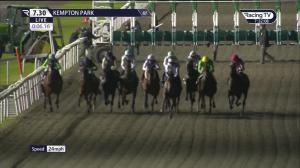 Video preview image for KEMPTON PARK 19:30 - Unibet More Extra Place Races Handicap (Qualifier) (4)