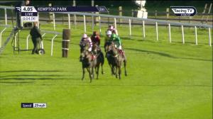 Video preview image for KEMPTON PARK 16:05 - TrustATrader Approved and Reviewed Trades People Hurdle (Listed) (1)