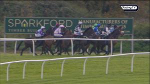 Video preview image for Wincanton 15:32 - Jenningsbet Richard Barber Mares' Handicap Hurdle (2)