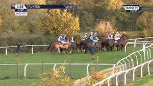 Video preview image for Taunton 16:05 - Thoroughbred Breeders' Association Mares' Handicap Hurdle (4)