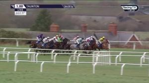 Video preview image for TAUNTON 13:00 - Luke Sergeant Christmas 2023 Novices' Hurdle (4)