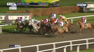 Video preview image for KEMPTON PARK 19:30 - Unibet Support Safe Gambling Handicap (Qualifier) (4)