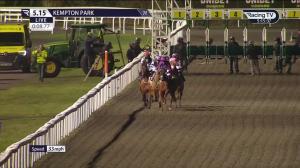 Video preview image for KEMPTON PARK 17:15 - racingtv.com Apprentice Handicap (5)