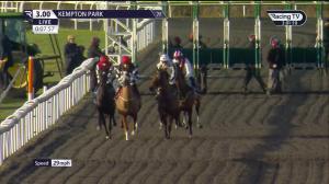 Video preview image for KEMPTON PARK 15:00 - Unibet More Extra Place Races Fillies' Handicap (3)