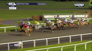 Video preview image for KEMPTON PARK 17:00 - Unibet More Extra Place Races Handicap (5)