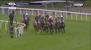 Video preview image for KEMPTON PARK 15:20 - Unibet 3 Uniboosts A Day Mares' Novices' Hurdle (Qualifier) (4)